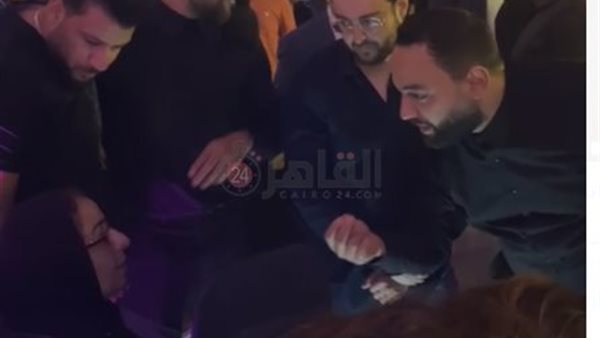 حاتم فهمي ووالدة