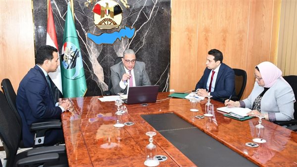 وزيرة البيئة ومحافظ