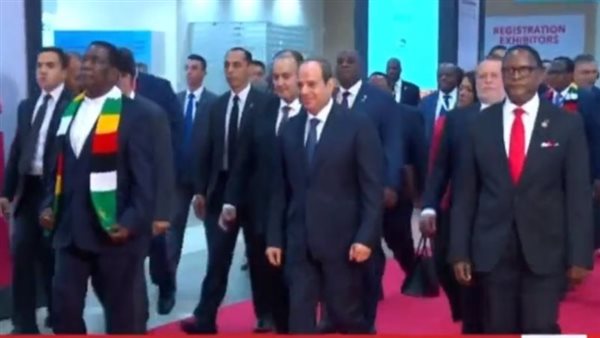 الرئيس السيسي يتفقد