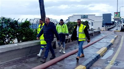 جولة تفقدية لرئيس شركة الصرف الصحي في الإسكندرية لضمان جاهزية الفرق