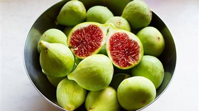 أيهما أكثر فائدة للجسم.. التين أم التمر؟ 