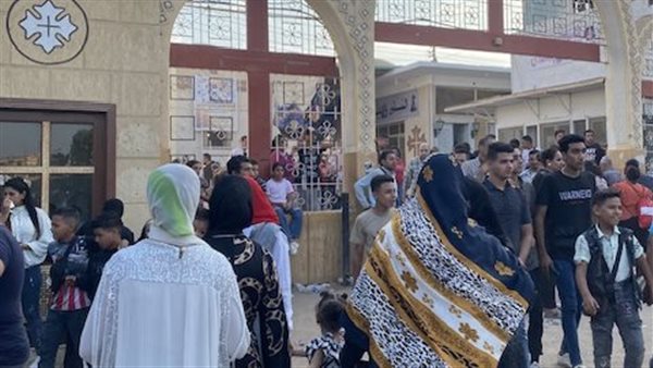 بالحجاب الآلاف من