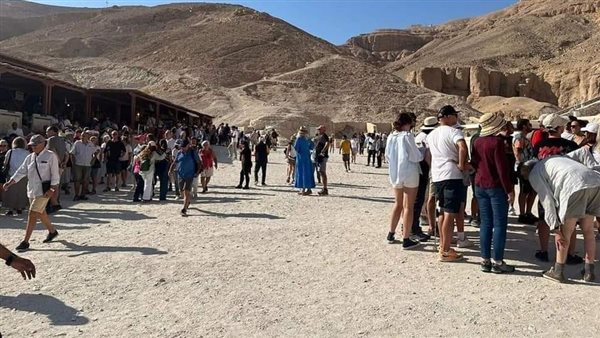 إقبال كبير من السائحين