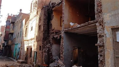 انهيار منزل مكون من 3 طوابق غير مأهول بالسكان في الفشن ببني سويف 
