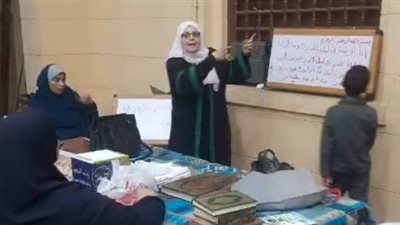 واعظة تحفظ السيدات القرآن الكريم داخل أكبر مساجد المنيا: عملتهم القراءة والكتابة والتحقوا بفصول محو الأمية | بث مباشر 