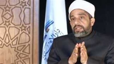 أمين الفتوى: مَن يلقي حجارة على القطارات يغضب الله.. وهذا التصرف من الملاعن