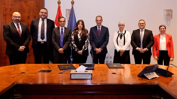 جانب من توقيع البروتوكول