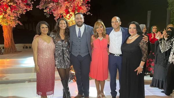 عمرو أديب وأسرته