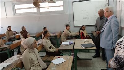 مدير تعليم القاهرة يؤكد التزام المعلمين بالخريطة الزمنية لتوزيع المقررات الدراسية