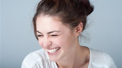 الإصابة بالربو أو الاختناق.. كيف يمكن أن يكون الضحك مميتا؟