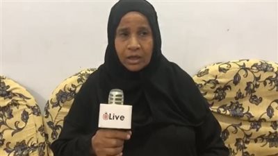 سافر ومعرفش عنه حاجة.. أم تستغيث لتغيب نجلها منذ 8 سنوات: لقيت صورته ضمن مساجين سلفادور ونفسي أطمئن عليه | بث مباشر