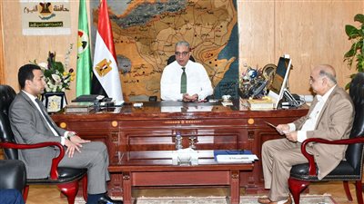 محافظ الفيوم يتابع الأعمال النهائية لتوصيل المرافق لمصنع يازاكي للضفائر الكهربائية للسيارات