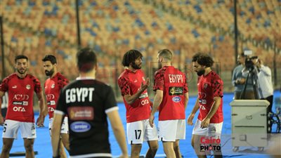 غرابة يكشف أسباب اختيار العاصمة الإدارية لإقامة معسكر المنتخب.. وموقف إمام عاشور وموعد وصول صلاح