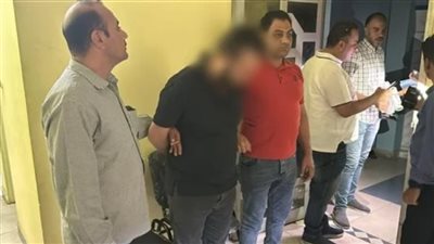 حاصل على دبلوم صنايع.. ضبط شاب انتحل صفة طبيب مخ وأعصاب بمجمع عيادات شهير بالشرقية| بث مباشر