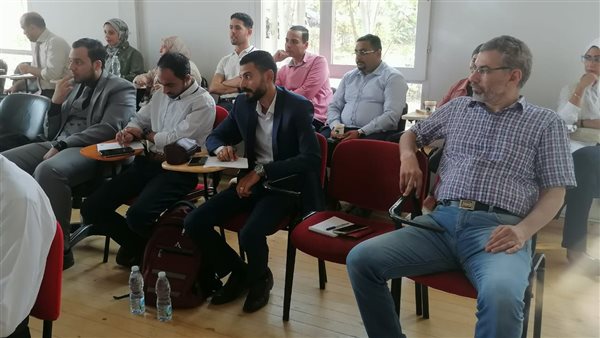 العمل بالقاهرة