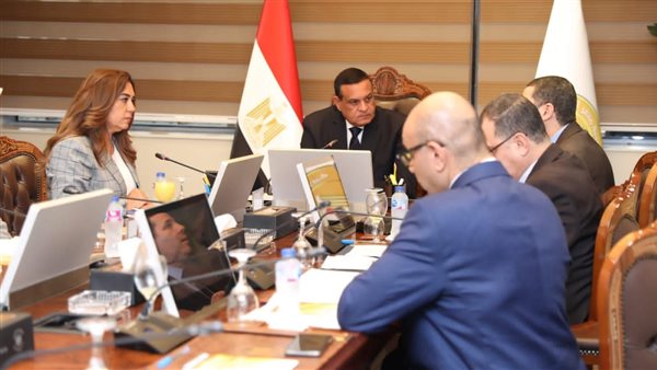  وزير التنمية المحلية