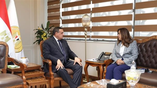  وزير التنمية المحلية