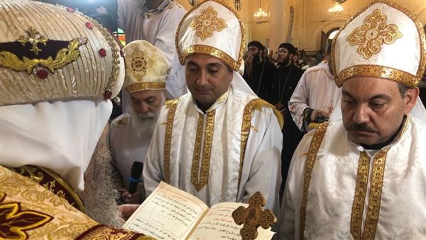 قمص وكاهنان جديدان