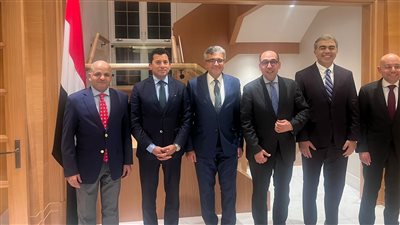 وزير الشباب والرياضة يلتقي أعضاء القنصلية المصرية في مونتريال