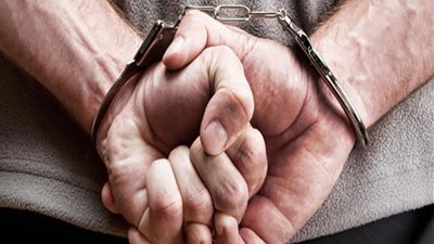 القبض على المتهم بإلقاء مادة حارقة على سيدة بالمنوفية بسبب مشادة كلامية