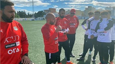 وائل رياض يعلن تشكيل منتخب الشباب أمام الجزائر: زعلوك وخضر في الهجوم