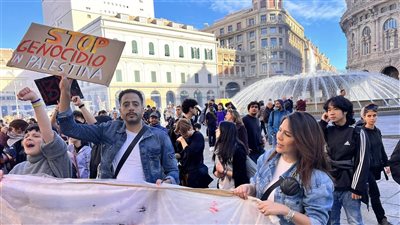 خلال تصوير الإسكندراني.. عصام السقا يشارك في مظاهرات بإيطاليا تضامنا مع الشعب الفلسطيني