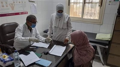 الكشف على 1180 مواطنًا بالمجان خلال قافلة طبية في منشية الجبل بالقليوبية