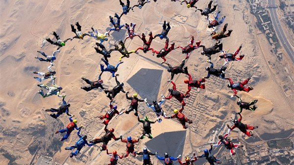 القفز بالمظلات في