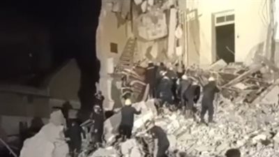 الحماية المدنية تواصل البحث عن السكان أسفل عقار بورسعيد المنهار| بث مباشر 