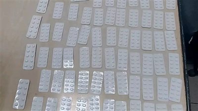 جمارك مطار الغردقة الدولي تضبط محاولة تهريب عدد من الأقراص المخدرة