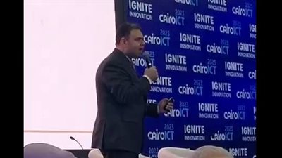 الإعلامي محمد فتحي يقدم ملخصا عن تطوير التعليم مستعينا بمسرحية مدرسة المشاغبين