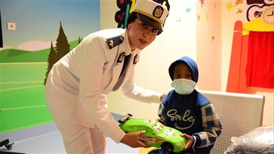 بمناسبة يوم الطفل العالمي.. مديرية أمن الأقصر توزع الهدايا والألعاب على الأطفال مرضى السرطان