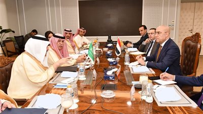 وزير الإسكان يلتقي وزير التجارة السعودي لبحث التعاون وحل مشكلات المستثمرين