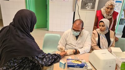 الكشف على 1043 مواطنا خلال قافلة طبية بقرية حراء بالبحيرة