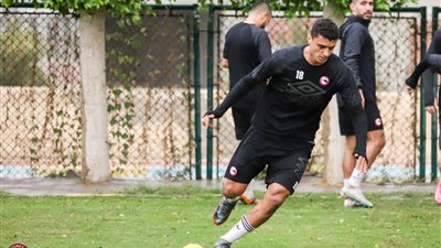 طبيب طلائع الجيش: إصابة عمر السعيد بمزق في العضلة الخلفية.. وهذا موعد عودته