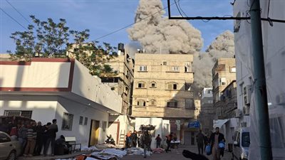 جيش الاحتلال الإسرائيلي يكثف قصفه على غزة قبل بدء تطبيق الهدنة 