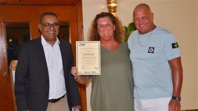 زوجان هولنديان يحتفلان بقضاء 500 ليلة داخل منتجعات مرسى علم خلال 10 سنوات| فيديو وصور