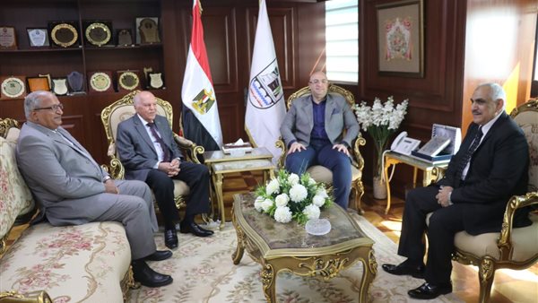 محافظ بنى سويف يلتقى