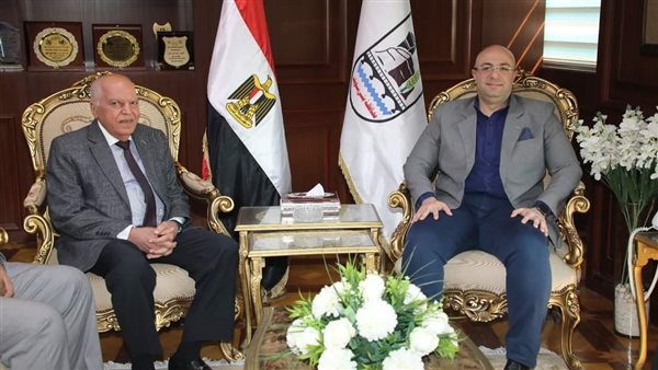 محافظ بني سويف ونقيب