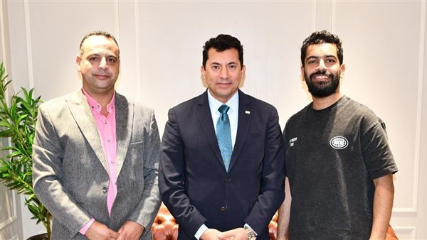 وزير الرياضة وأسرة