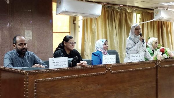 جانب من الندوة