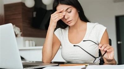 نصائح للحد من التعرض لإرهاق العين عند استخدام الشاشات الإلكترونية 