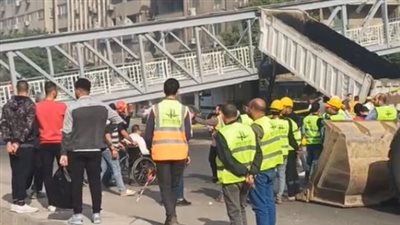 سقوط كوبري مشاة بشارع أحمد عرابي في المهندسين.. والحماية المدنية تتدخل | بث مباشر 