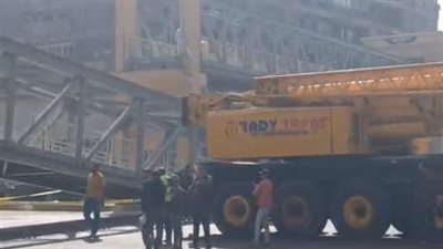 بأوناش عملاقة.. بدء رفع كوبري مشاة شارع أحمد عرابي بعد سقوطه | بث مباشر 