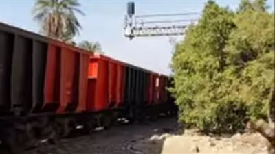 كانت رايحة الدرس.. مصرع طالبة صدمها قطار في سوهاج | بث مباشر