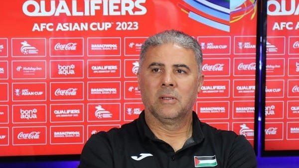 مكرم دبوب مدرب فلسطين