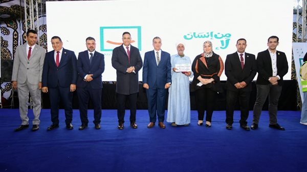 تسليم القروض والمشروعات