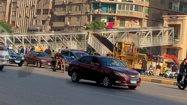 سقوط جزئي لكوبري