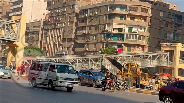 جانب من الكوبرى المنهار