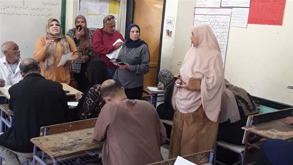 عقد امتحانات بالدواوين